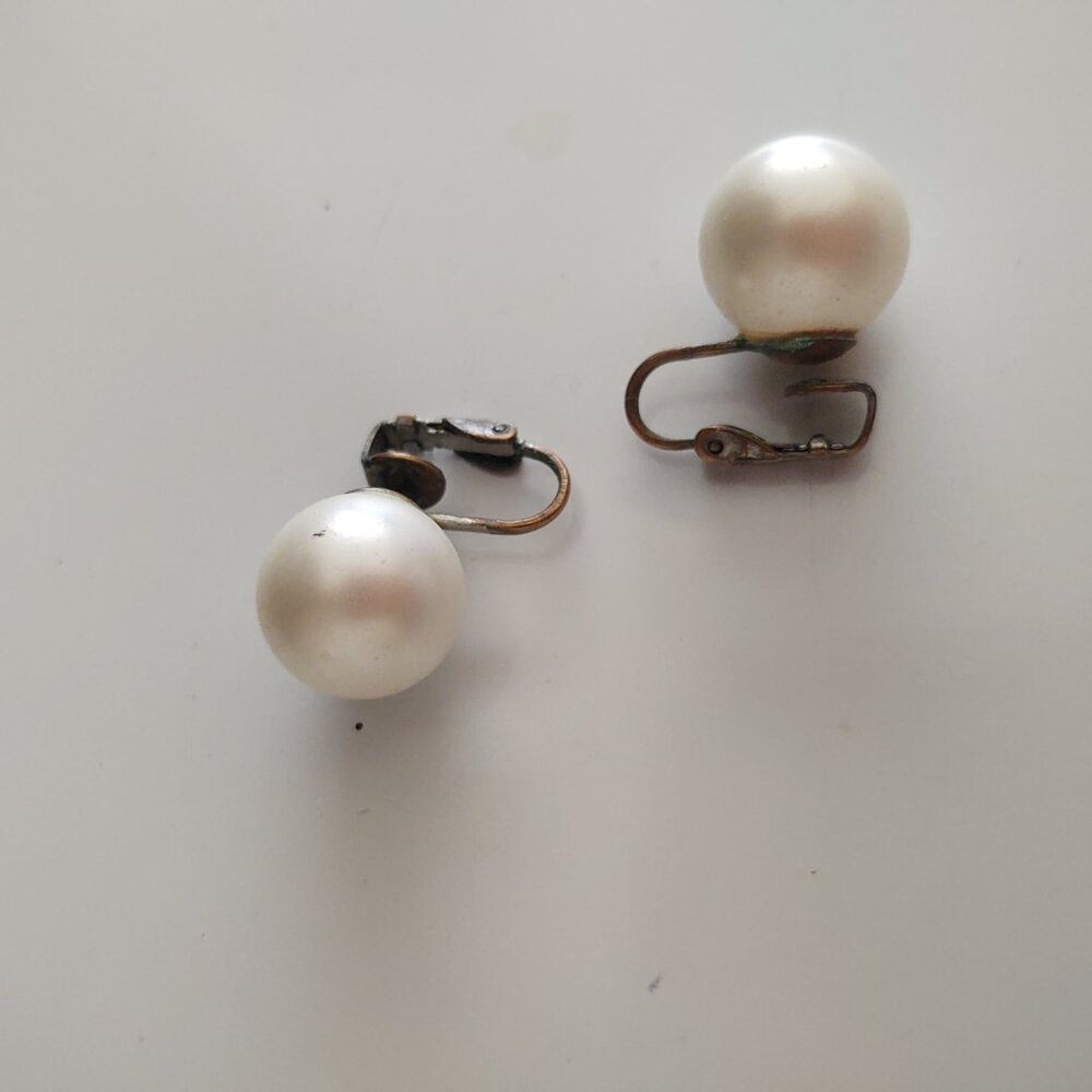 FAUX LARGE PEARL MID CENTURY MODERN VICTORIAN STYLE CLIP ON EARRINGS - Picture 5 of 6